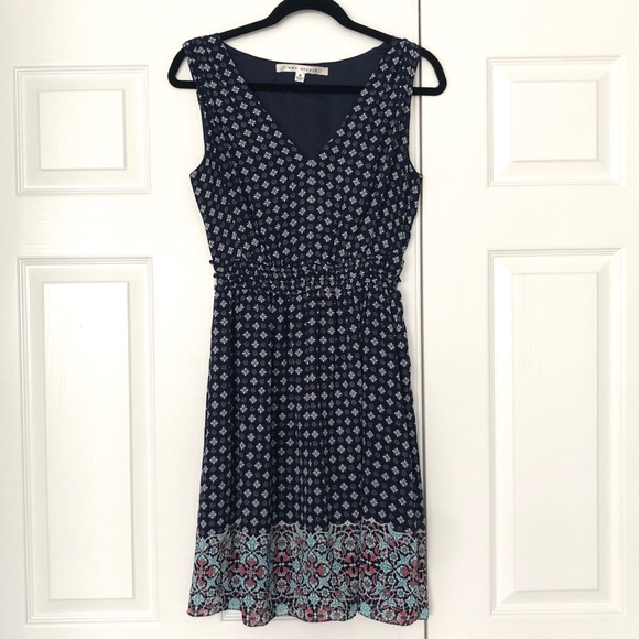 Max Studio V-neck sleeveless dress- medium - Picture 1 of 4